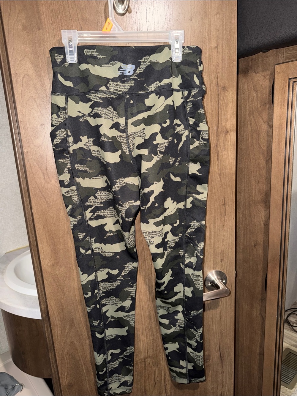 New Balance Camouflage Leggings - Black & Olive Size Medium - Picture 5 of 5